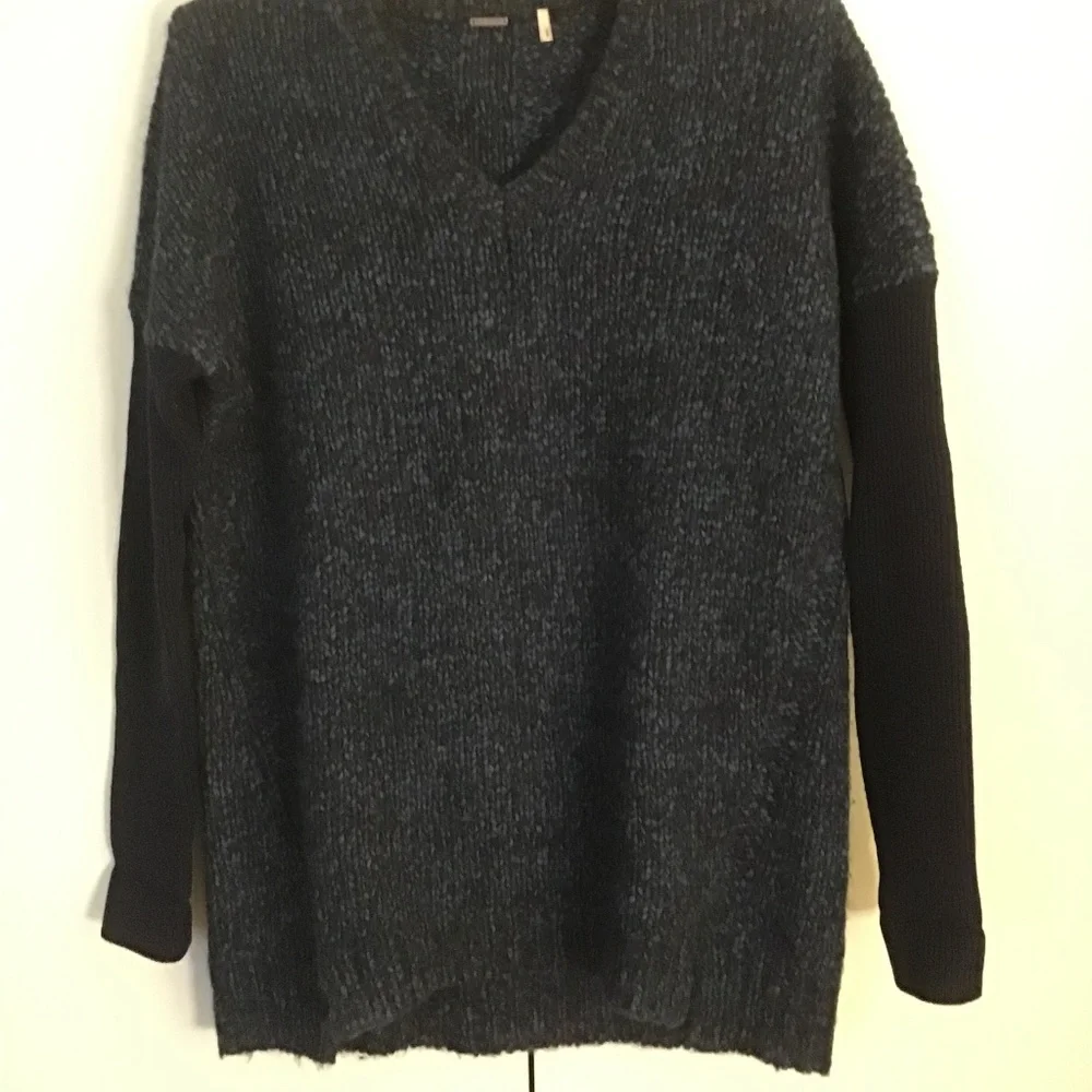 Ellie Tahari sweater - Picture 6 of 6